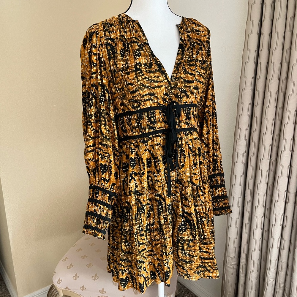 Ulla Johnson V-Neck, Long Sleeve Dress, Side Zip/Button & Tie Closure. Size 4